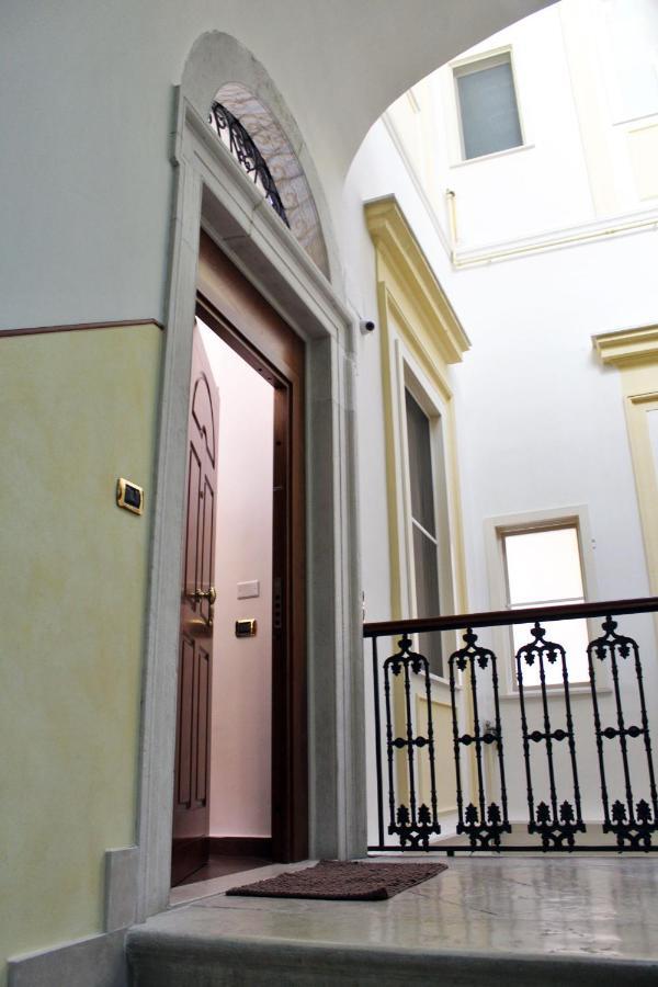 Dimora De Brado Bed & Breakfast Trani Exterior photo